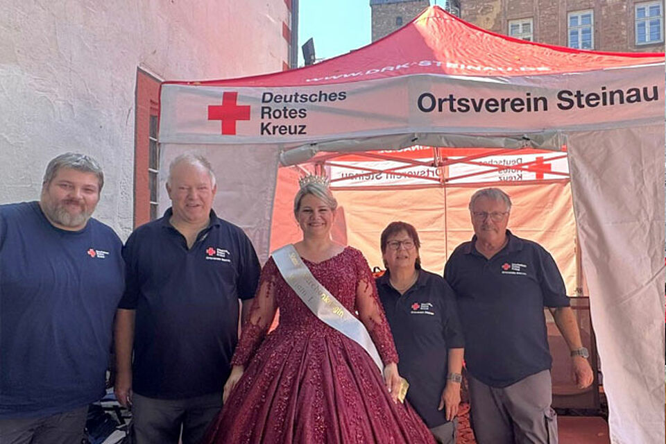 Märchensonntag in Steinau: Sanitätswachdienst mit besonderem Besuch