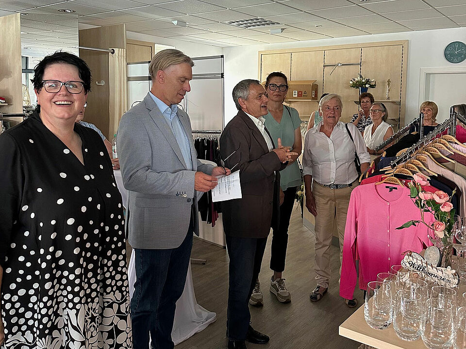 Feierliche Eröffnung des DRK-Kleiderladens in Bad Soden